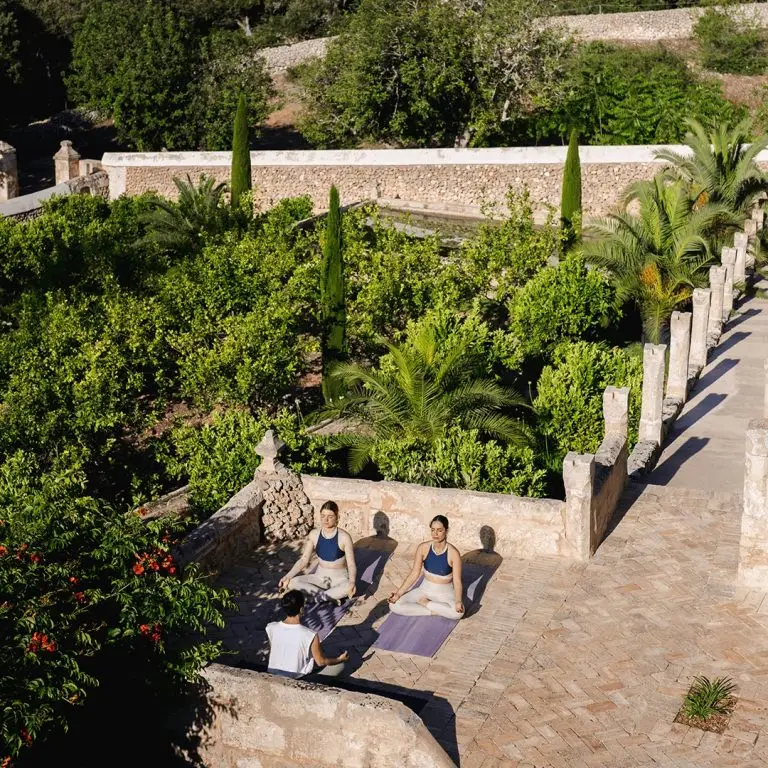 yoga-jardins-santa-ponsa-menorca-fontenille