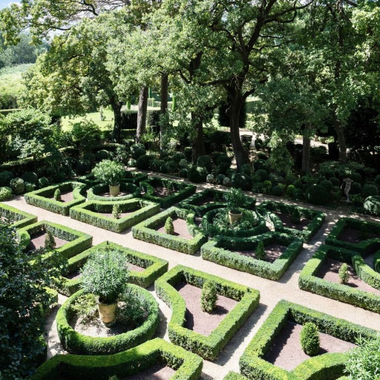 domaine-chalamon-jardins-francais-fontenille