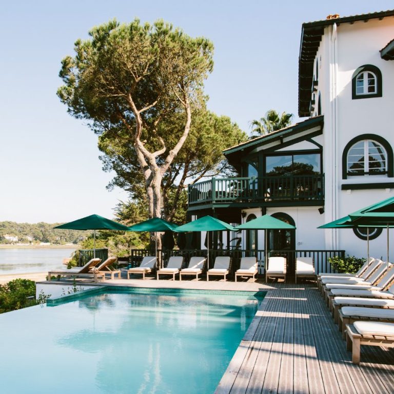 les-hortensias-du-lac-hossegor-hotel-vue-lac-fontenille